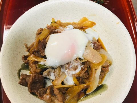 牛肉炒めの温玉のせ